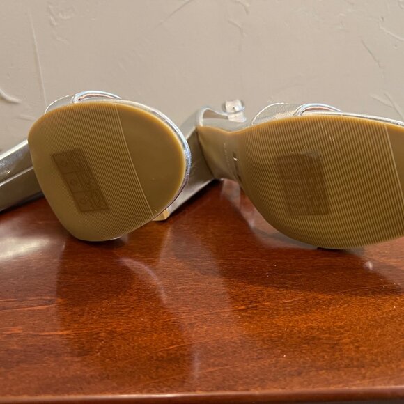 Bamboo Women's Silver Metallic Ankle Strap Block Heel Sandals - Size 6.5 - Picture 5 of 5